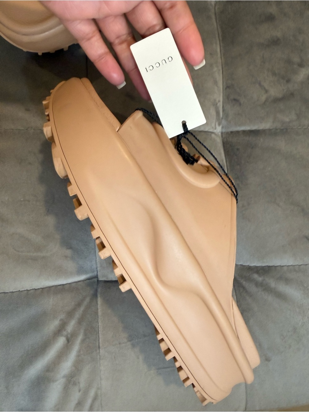 Gucci Vintage Camel GG Logo Rubber Slide Sandals - Picture 7 of 16